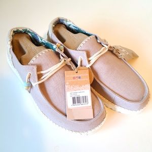 NWT Hey Dude "Wendy" canvas slip on, women's size 10